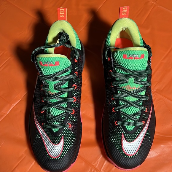 Nike Lebron XII 12 Low Remix Black Metallic Silver Green 724557-003 Size 9 - Picture 2 of 9
